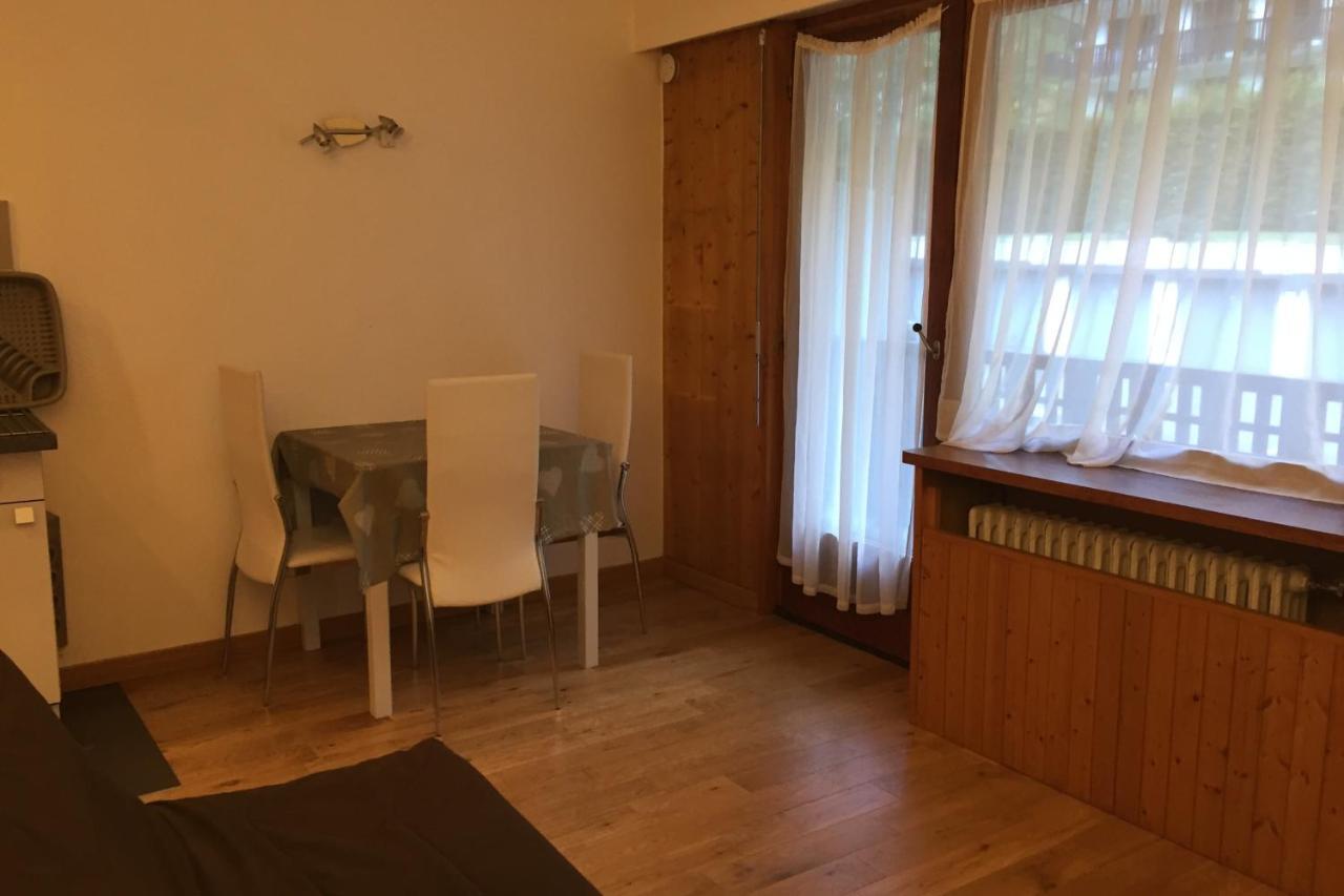 Studio With Balcony In Chamonix Apartment Bagian luar foto