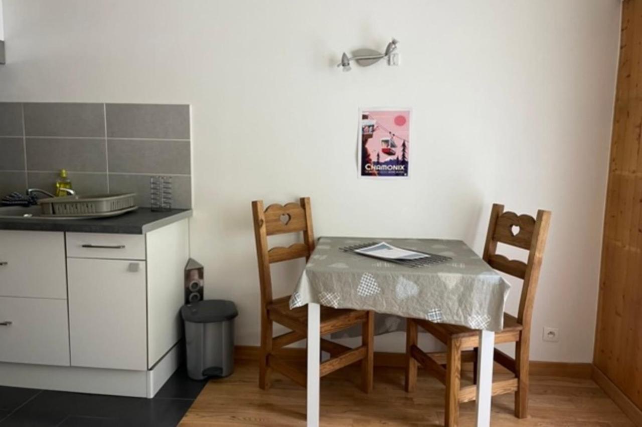 Studio With Balcony In Chamonix Apartment Bagian luar foto